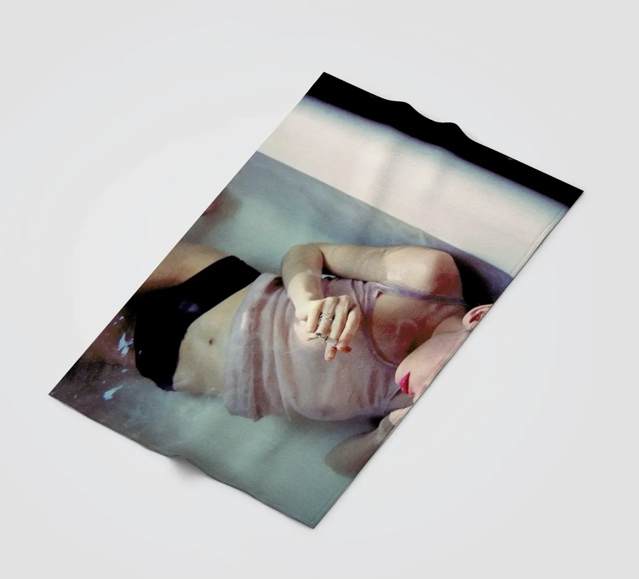 Cory, off the web coperta in pile da Aysha Banos