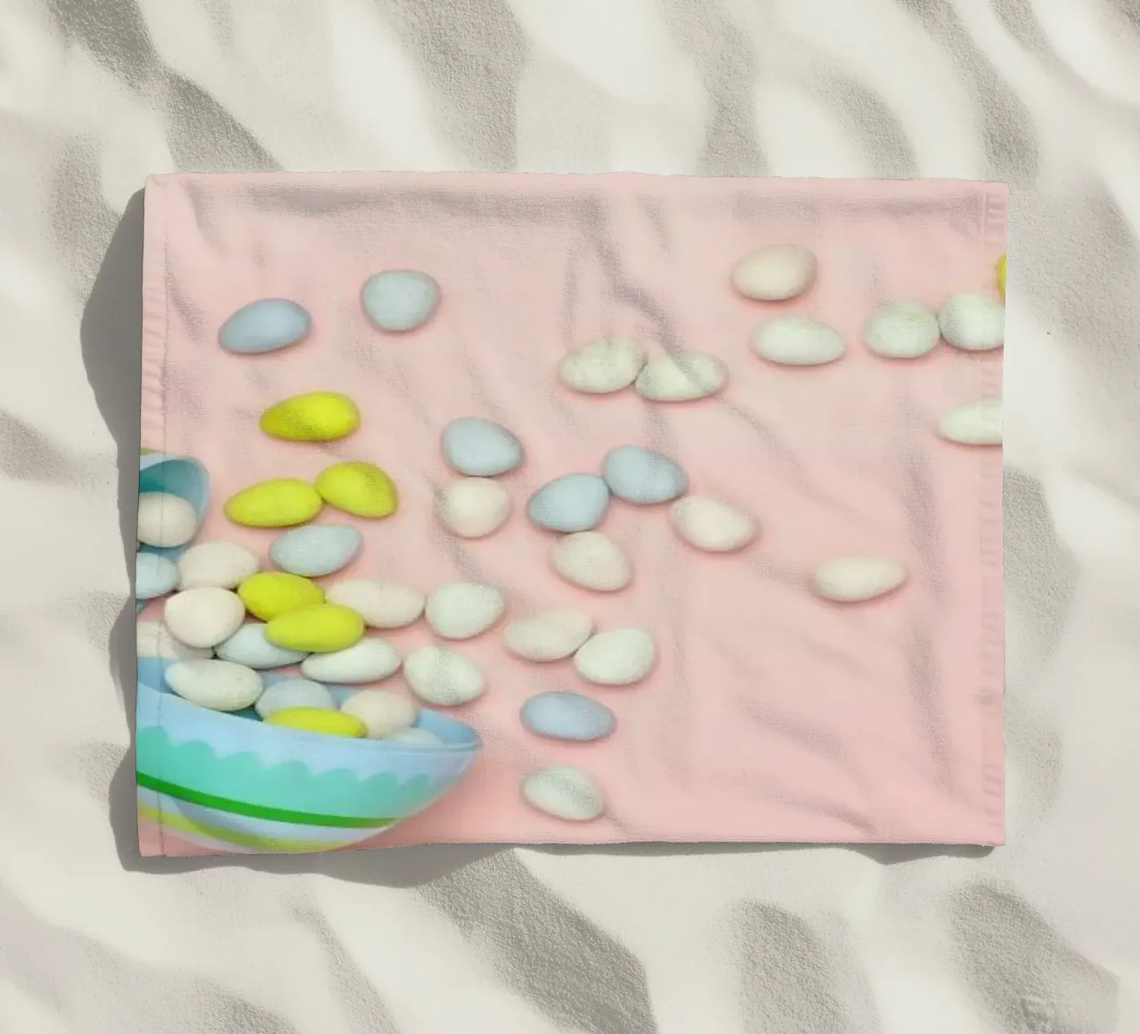 Easter Egg Spill telo mare da Juj Winn