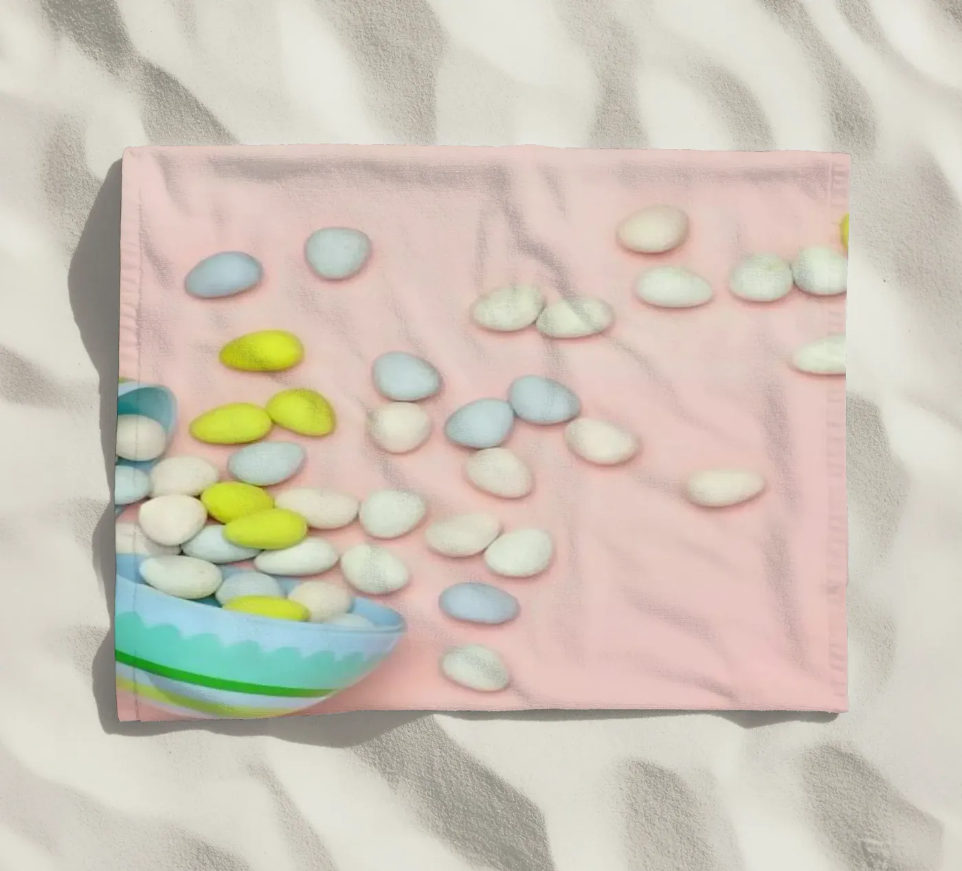 Easter Egg Spill telo mare da Juj Winn