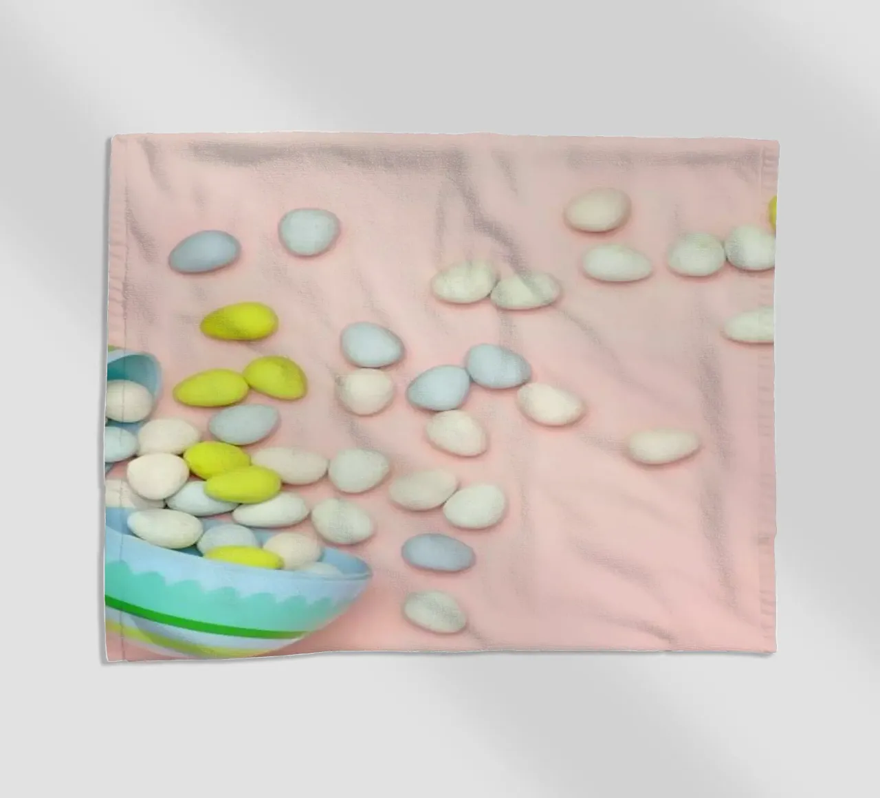 Easter Egg Spill telo mare da Juj Winn