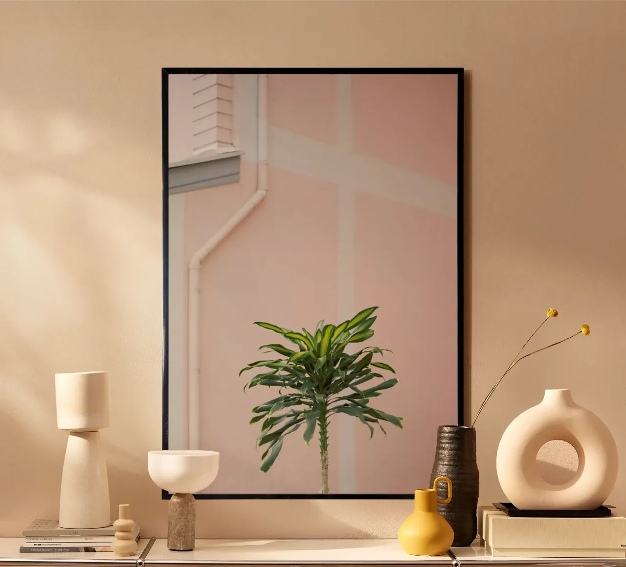 Pastel Palms poster con telaio in alluminio da Charlotte Curd