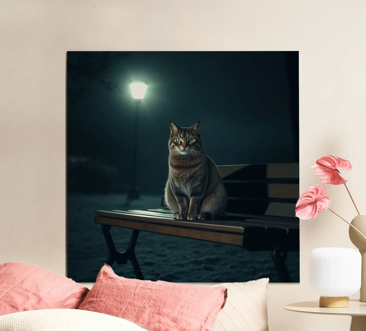 gatto seduto tranquillamente su una panchina del parco illuminata da un lampione poster da DesignDoodle