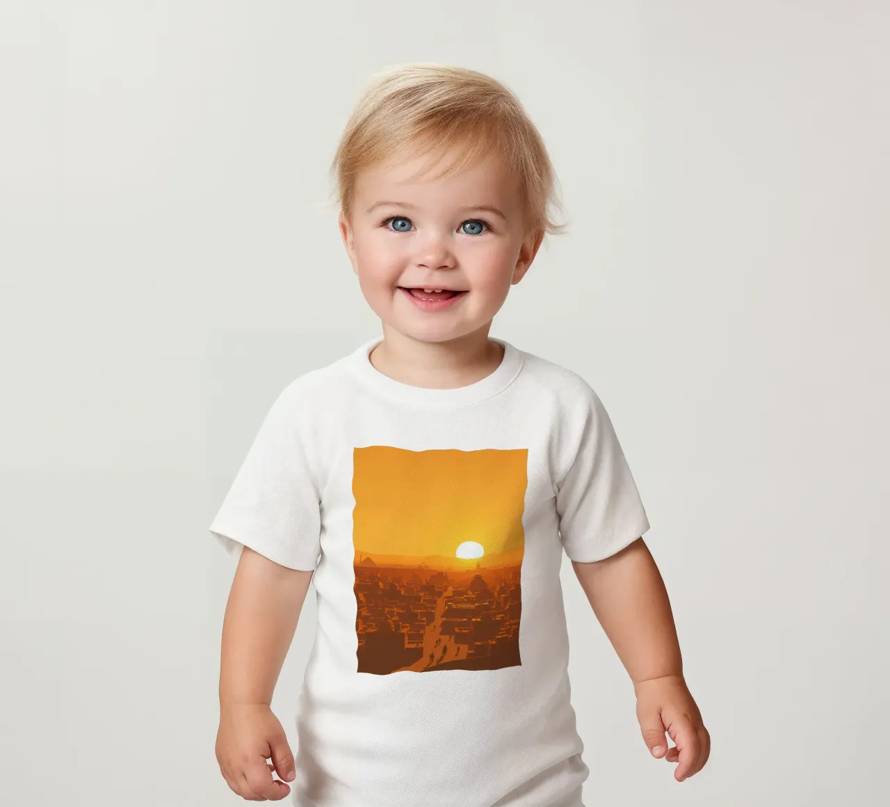 Tramonto sulla città antica con sagome di persone che camminano maglietta neonato da DesignDoodle