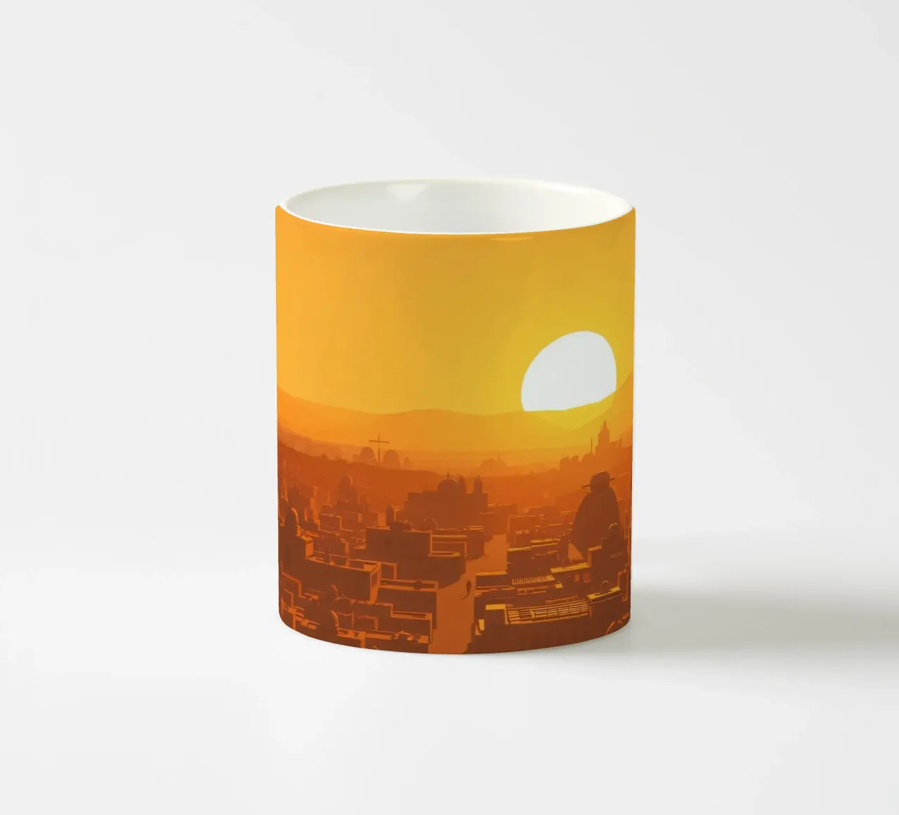 Tramonto sulla città antica con sagome di persone che camminano tazza in ceramica da DesignDoodle