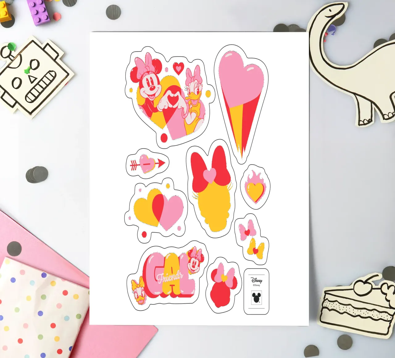 Mickey & Minnie in love stickervel van Mickey Mouse - Sticker Shop