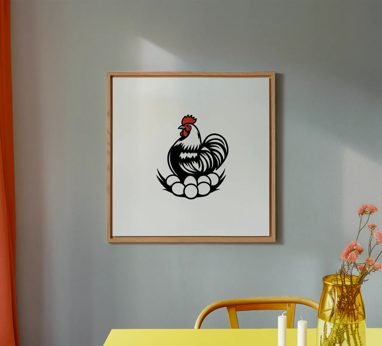 Un gallo si erge orgoglioso sopra un nido di uova bianche alluminio dibond da DesignDoodle