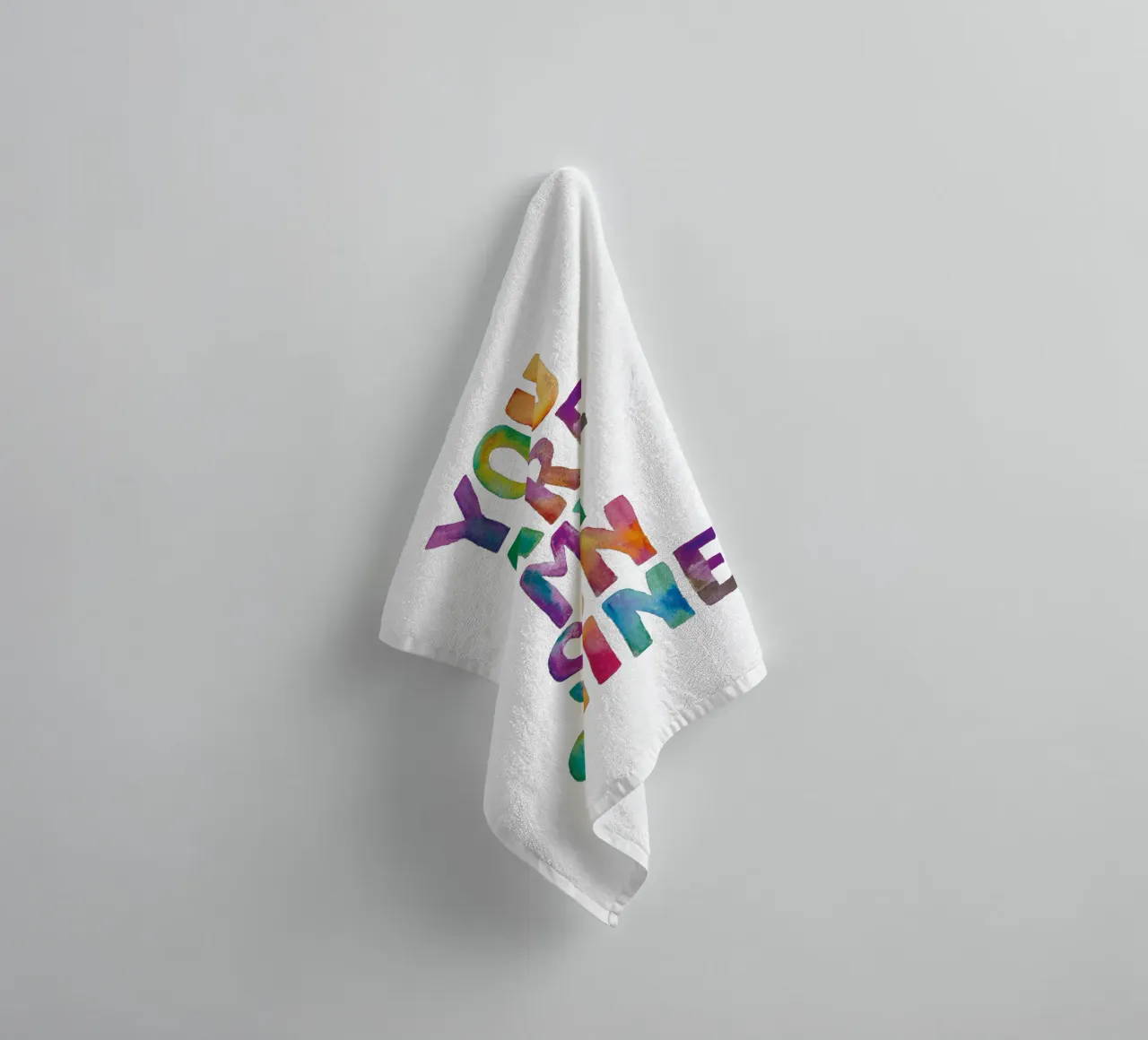 You Are My Sunshine - Design tipografico arcobaleno asciugamano da bagno da THE MOTIVATED TYPE
