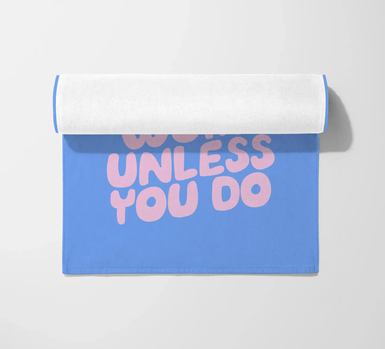 I sogni non funzionano se non si fa tipografia rosa e blu telo mare da THE MOTIVATED TYPE