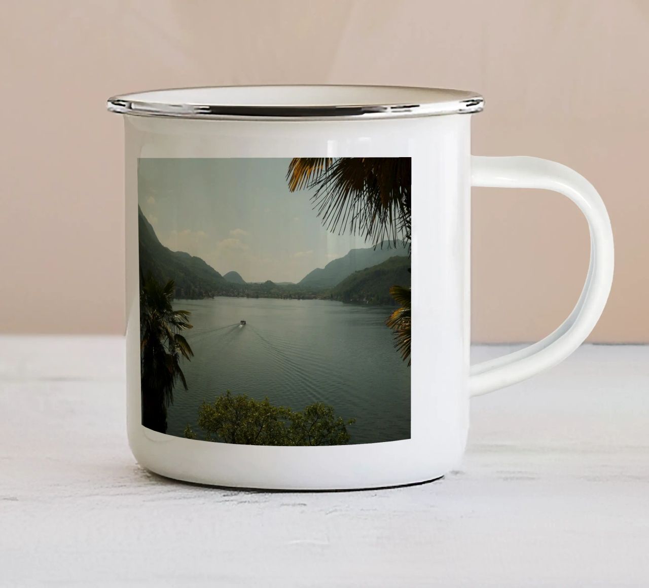 Tranquil Lake Escape tazza in smalto da FujiPrints