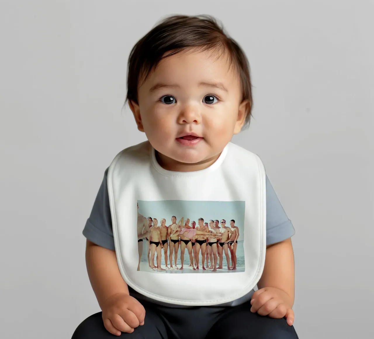 Kewpie 1 babero de Julian Wolkenstein