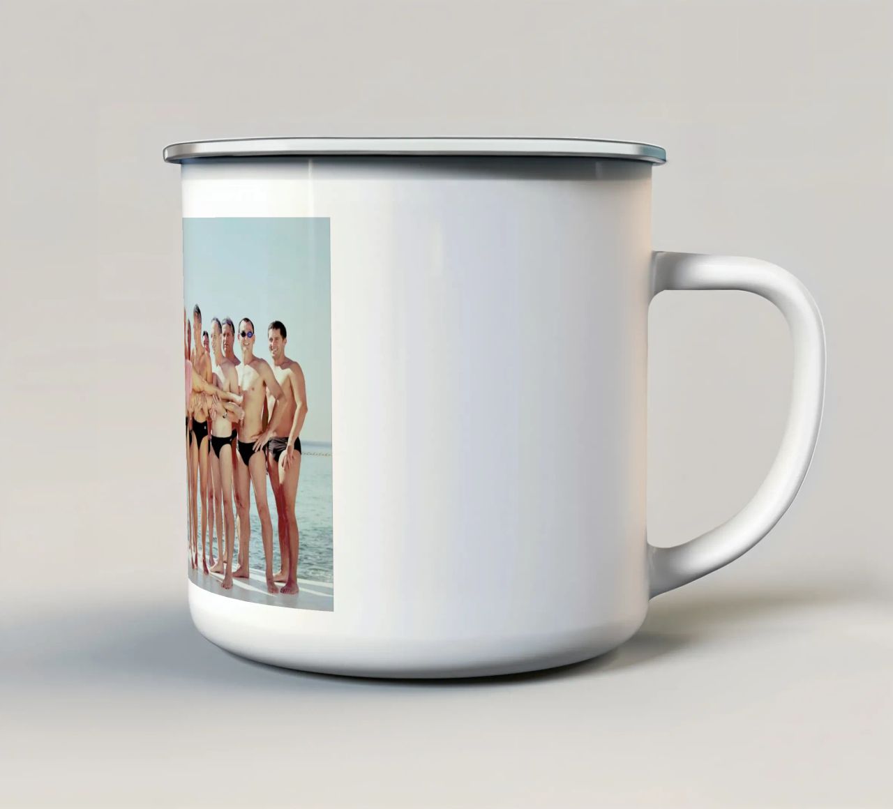Kewpie 1 tazza in smalto da Julian Wolkenstein