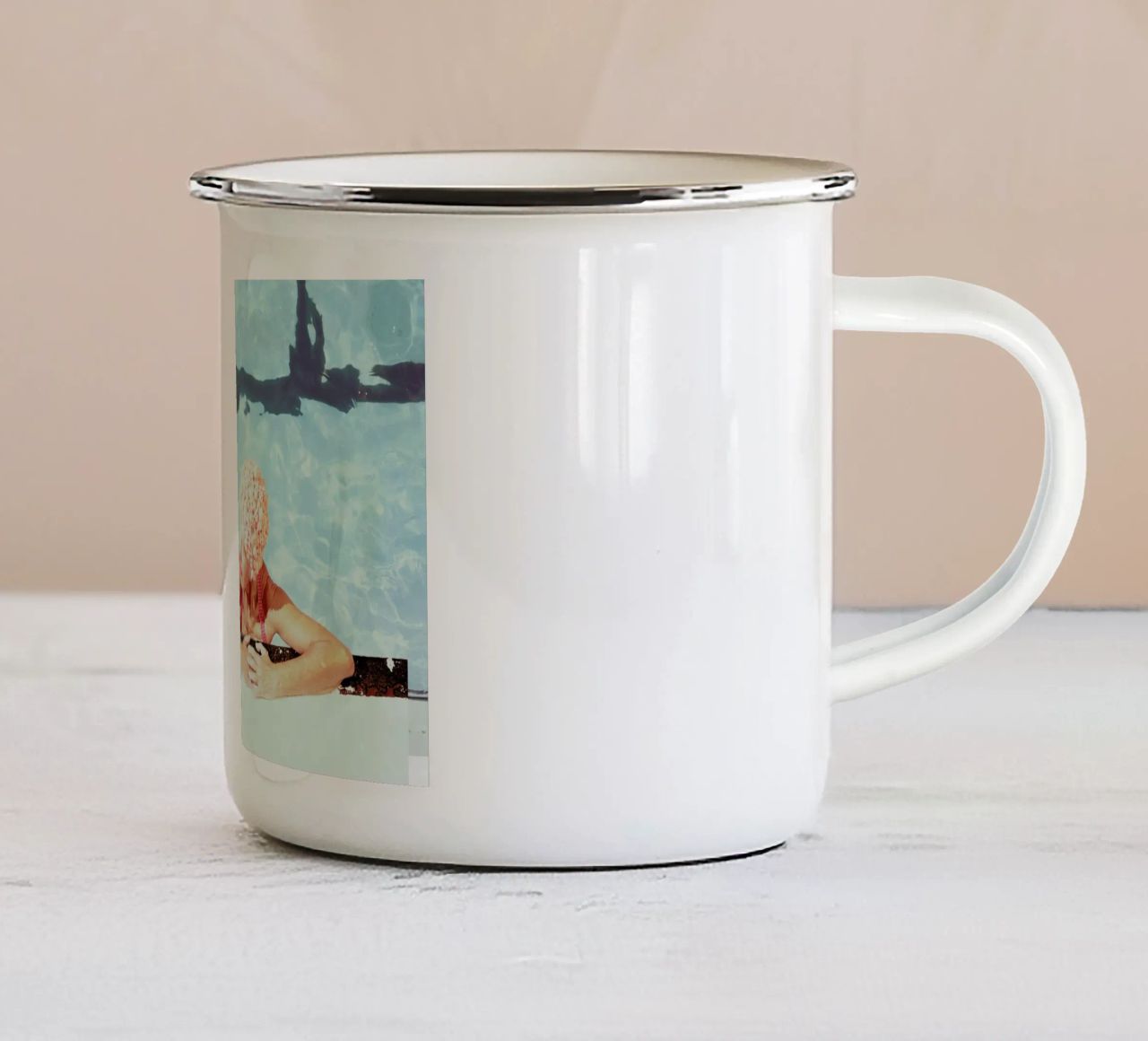 Kewpie 3 tazza in smalto da Julian Wolkenstein