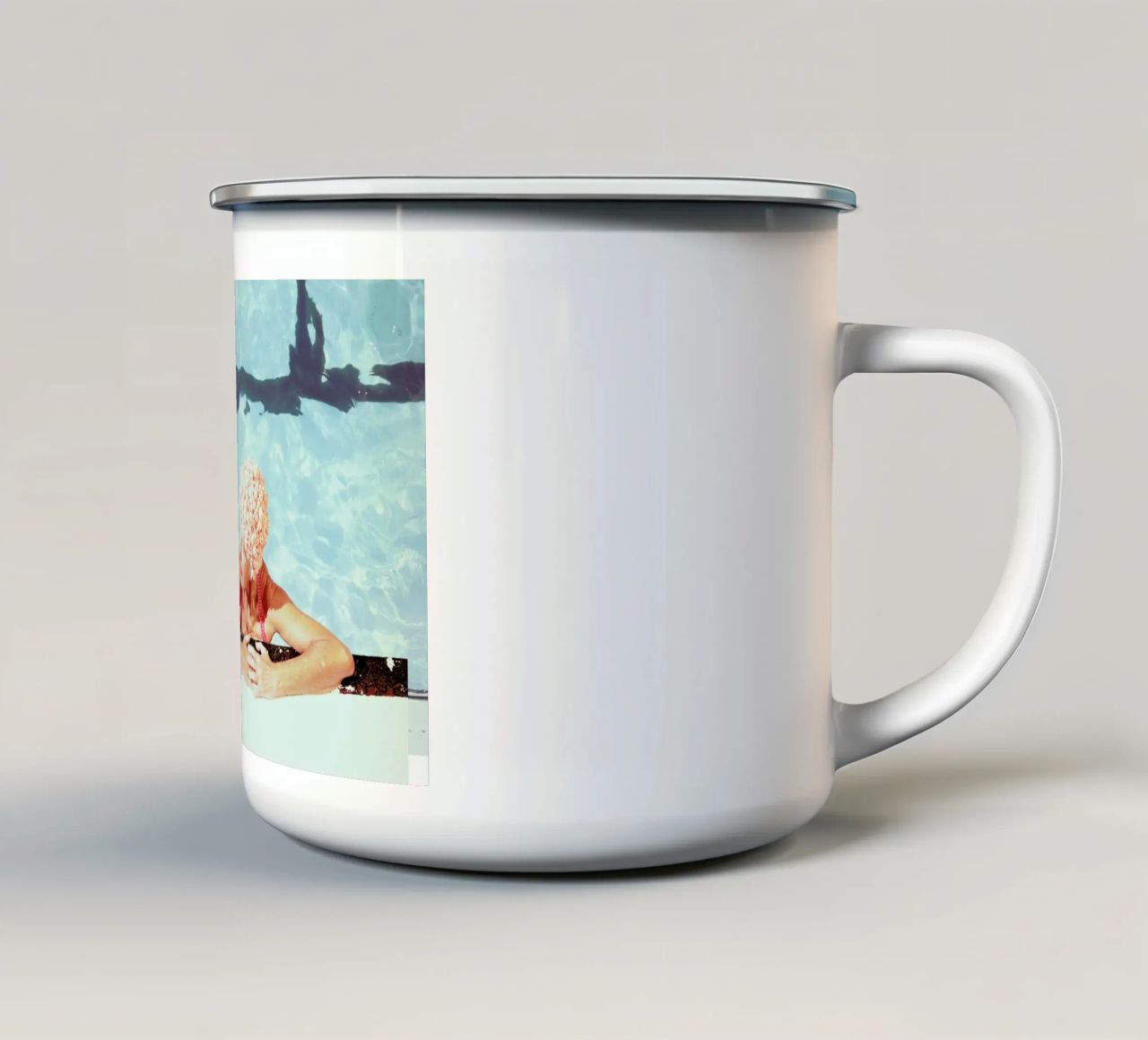 Kewpie 3 tazza in smalto da Julian Wolkenstein