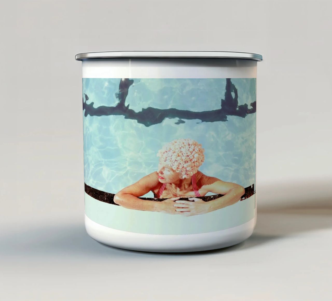 Kewpie 3 tazza in smalto da Julian Wolkenstein