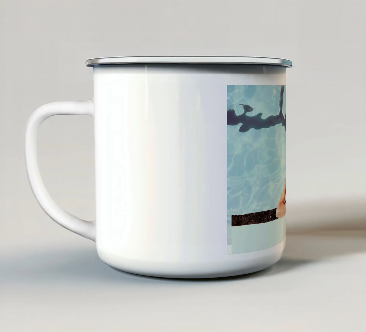 Kewpie 3 tazza in smalto da Julian Wolkenstein