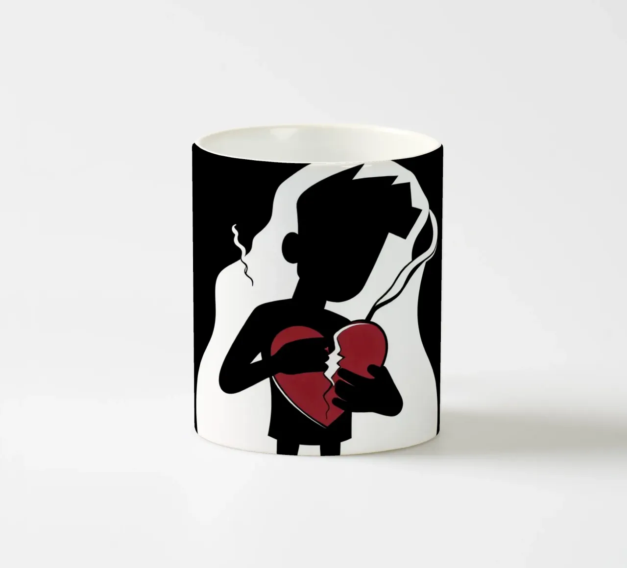 Una figura affranta tiene un cuore in frantumi tazza in ceramica da DesignDoodle