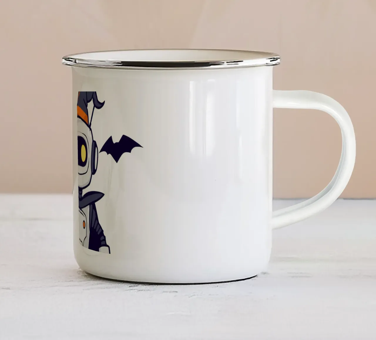 Een speelse robot in Halloween-kostuum, compleet met cape emaille mok van DesignDoodle