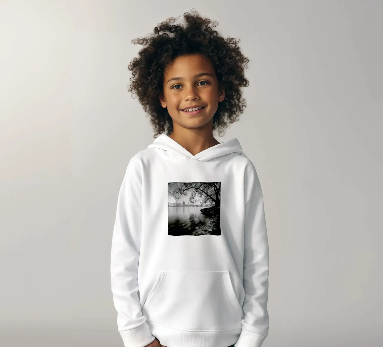 Vltava Study - Autumn Leaves, Prag Kinder Hoodie von Håggard Photography | Ronny Behnert