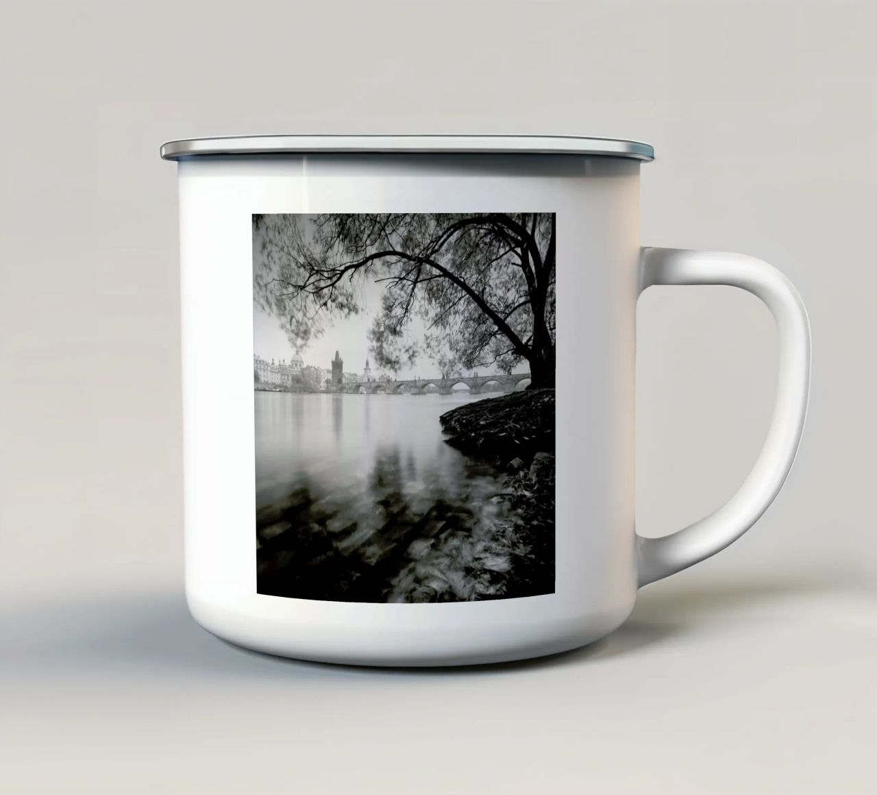 Vltava Study - Autumn Leaves, Prag tazza in smalto da Håggard Photography | Ronny Behnert