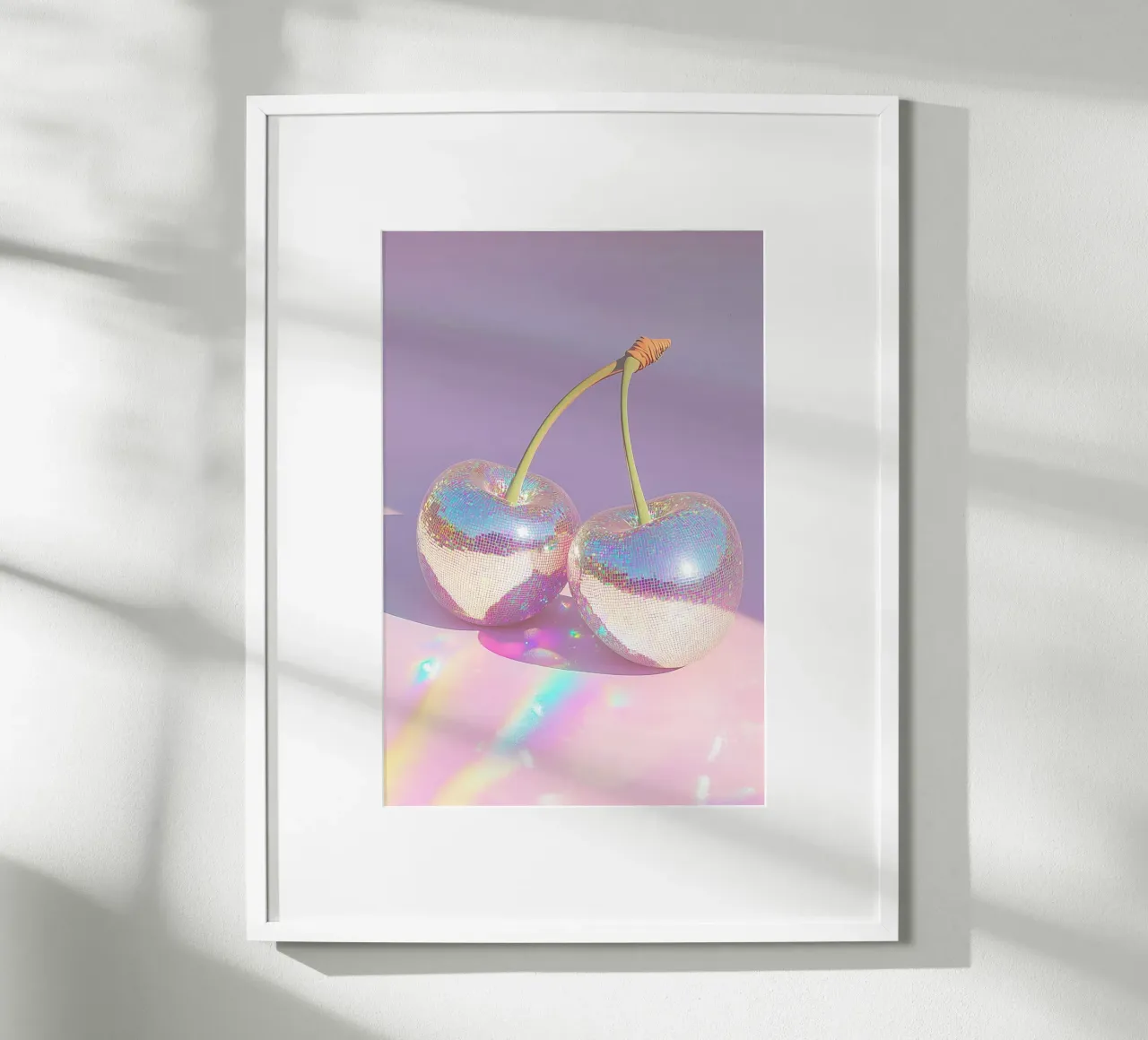 Prickelnde Disco-Ball-Kirschen Poster mit Kunststoffrahmen von Melloi Art Print