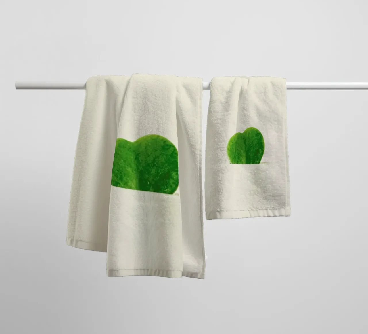 Cactus Heart asciugamano da bagno da Ingrid Beddoes