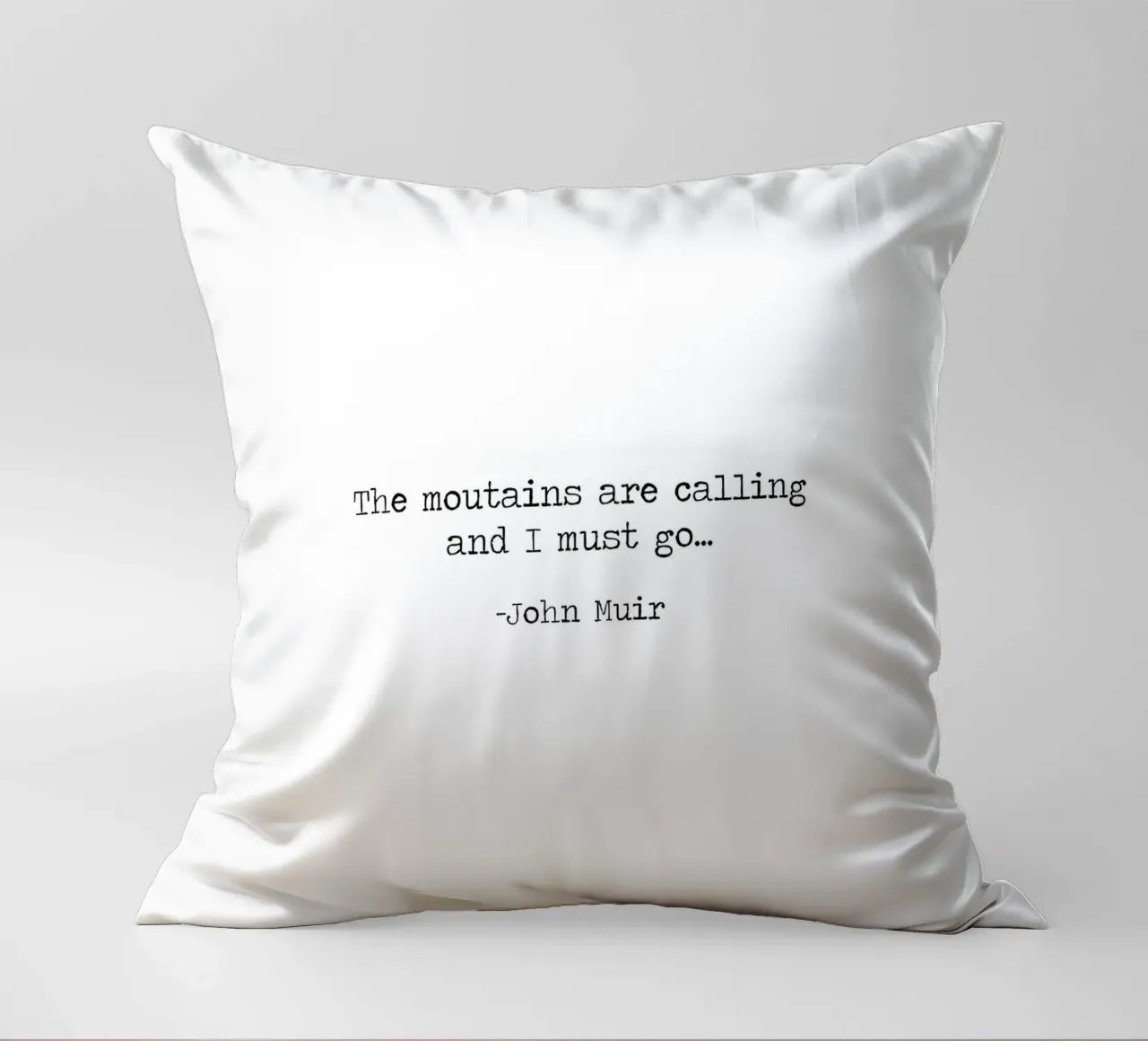 Le montagne chiamano e io devo andare - John Muir Citazione cuscino da Summer Soul Co. - Quotes