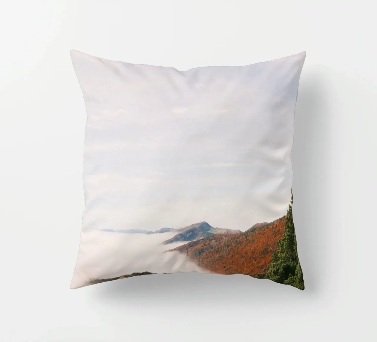 Misty Mountain View in Autumn cuscino da FujiSwiss