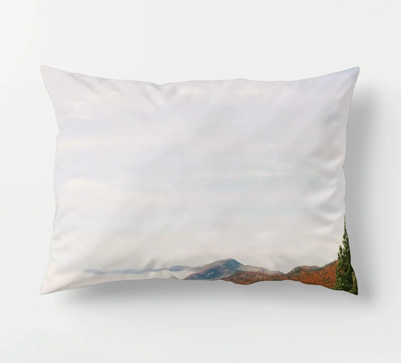 Misty Mountain View in Autumn cuscino da FujiSwiss
