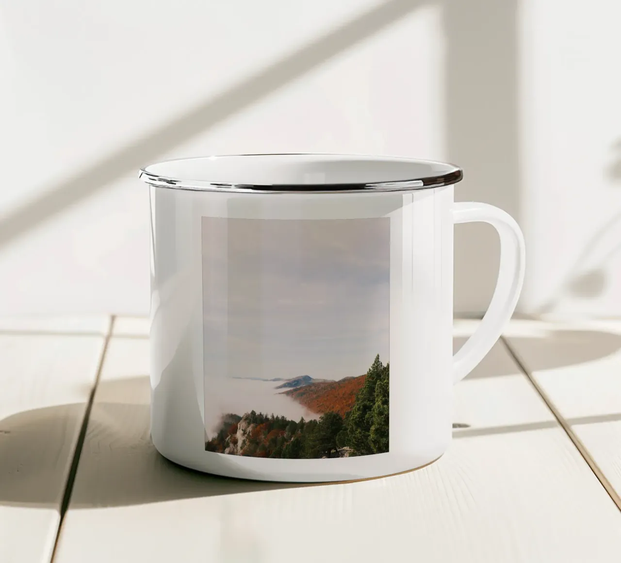 Misty Mountain View in Autumn tazza in smalto da FujiSwiss