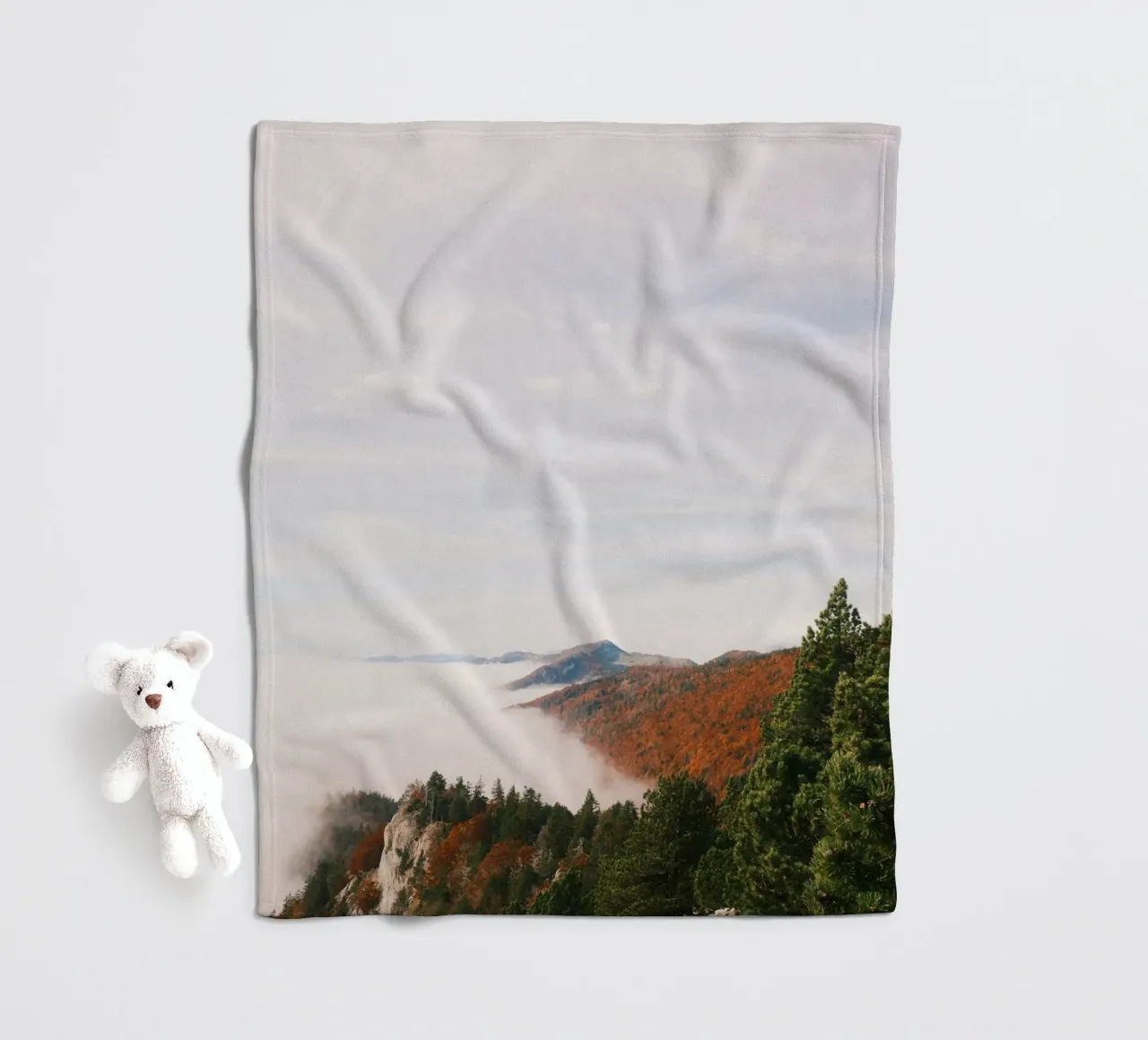 Misty Mountain View in Autumn coperta in pile da FujiSwiss