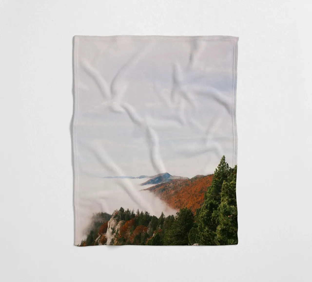 Misty Mountain View in Autumn coperta in pile da FujiSwiss