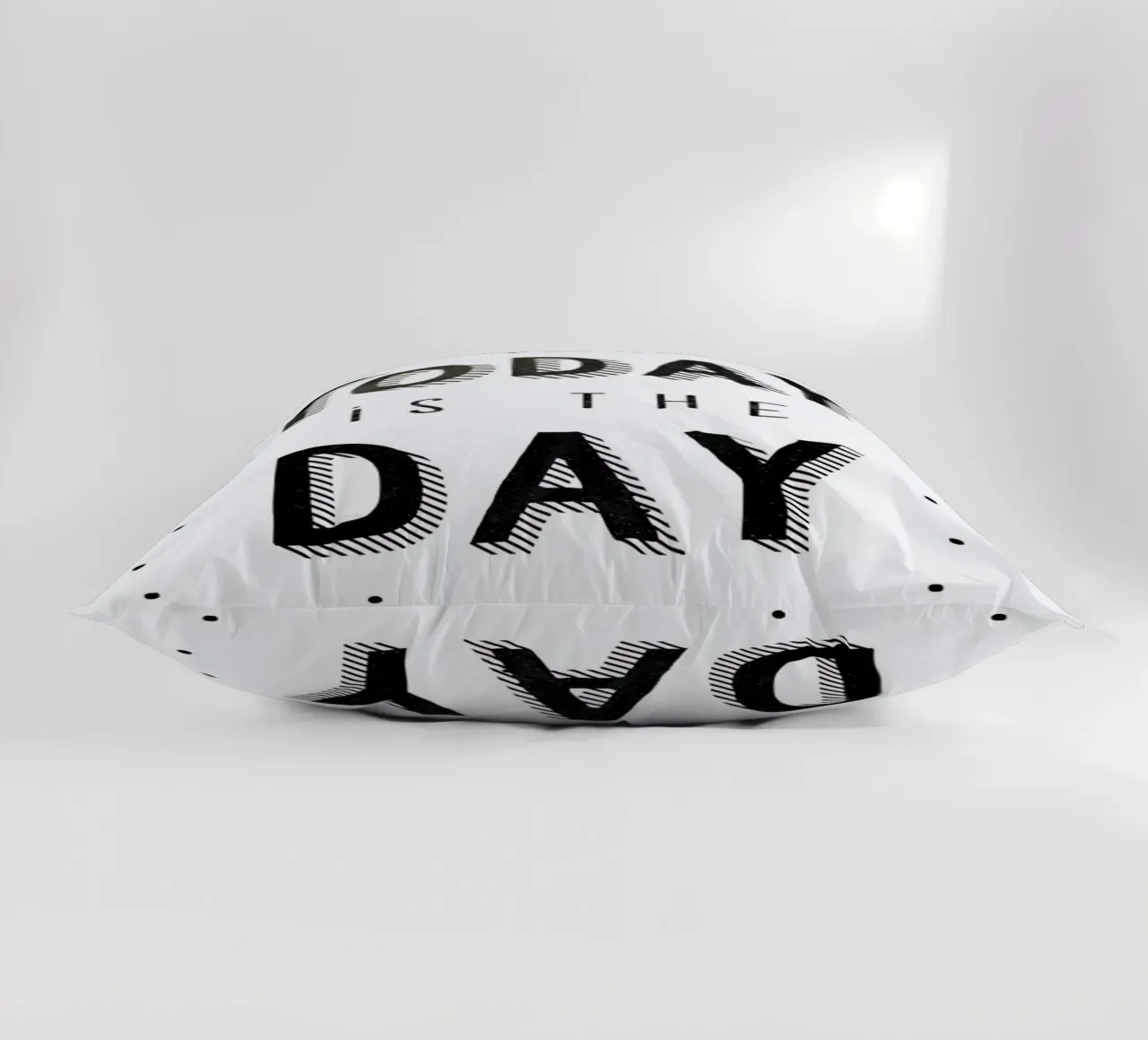 Today Is The Day cuscino da Kind of Style