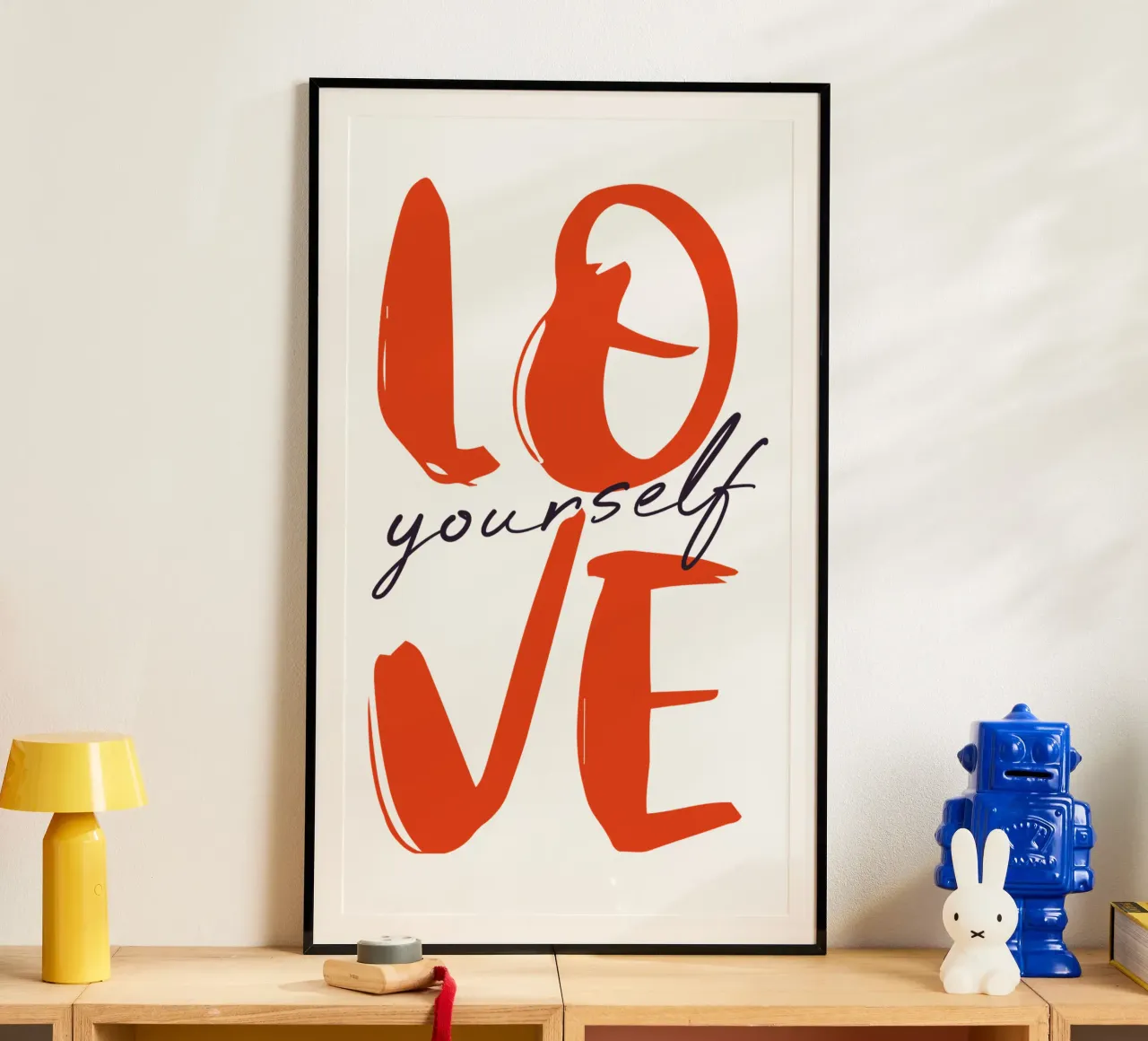 Love yourself - red poster con telaio in plastica da pierosvisuals
