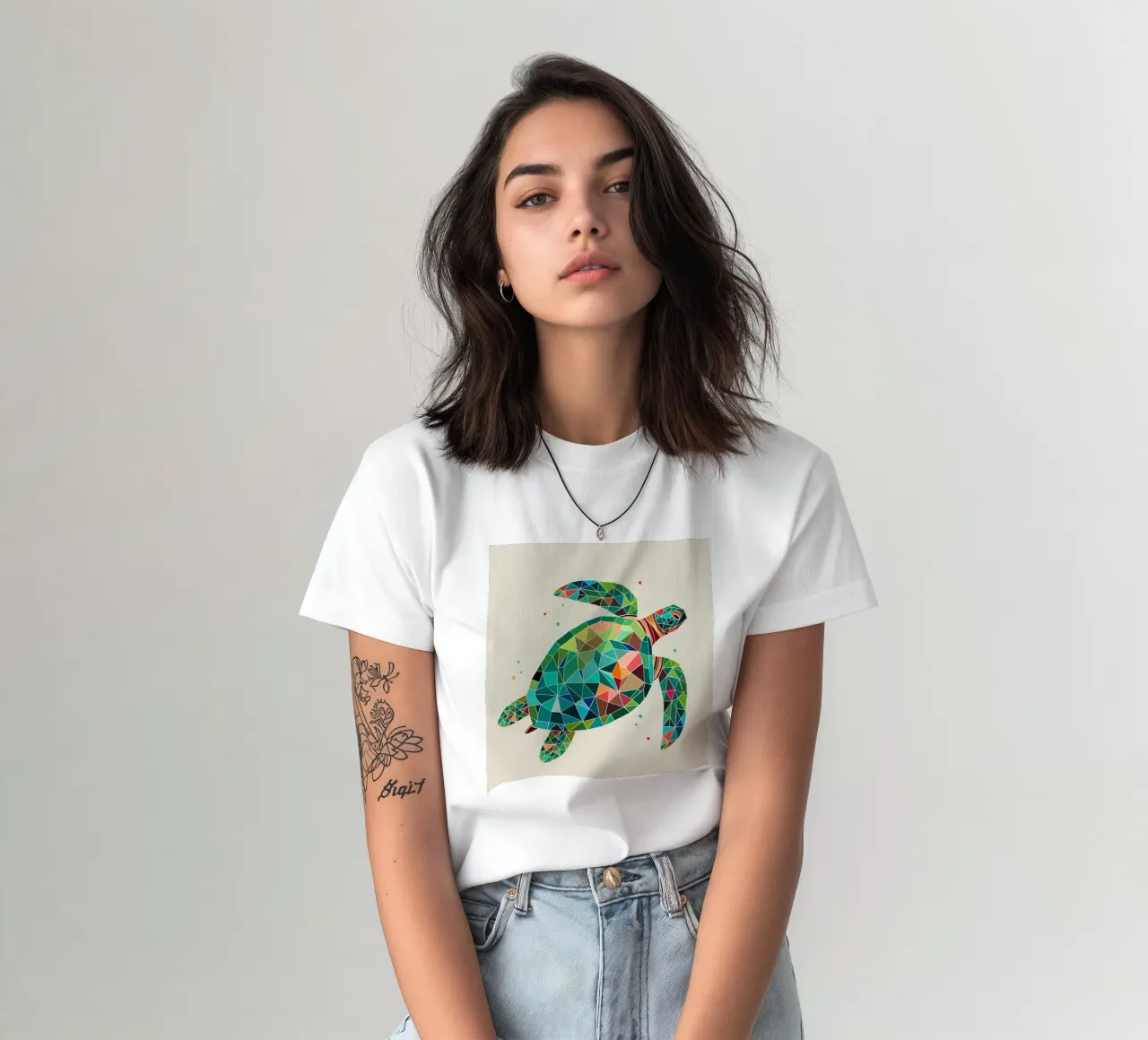 Geometrische schildpad - Kleurrijk zeedesign t-shirt van namosh