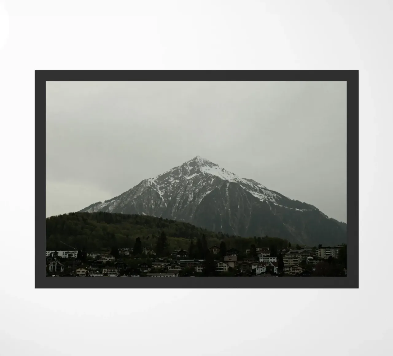 Snow-Capped Niesen zerbino da FujiSwiss