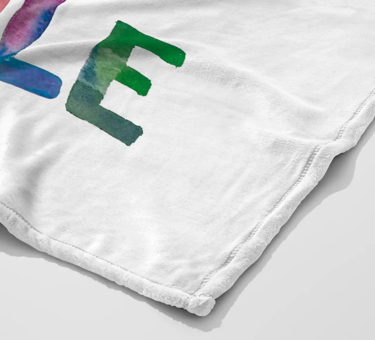 Design tipografico arcobaleno Be Happy and Smile coperta in pile da THE MOTIVATED TYPE