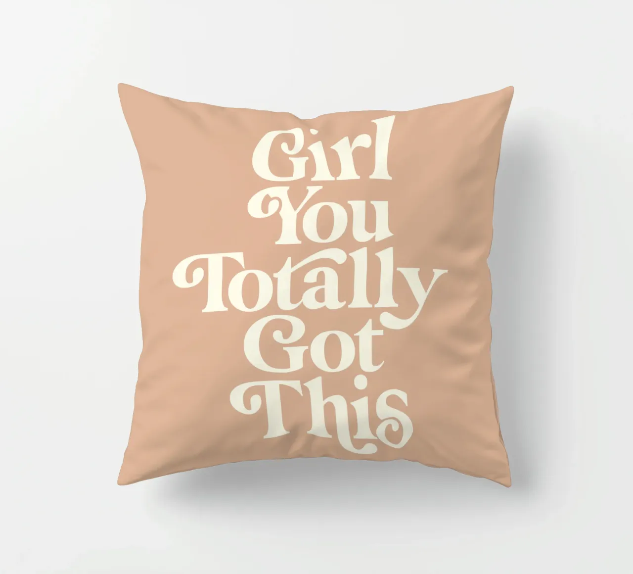 Ragazza, questo design tipografico è assolutamente perfetto cuscino da THE MOTIVATED TYPE