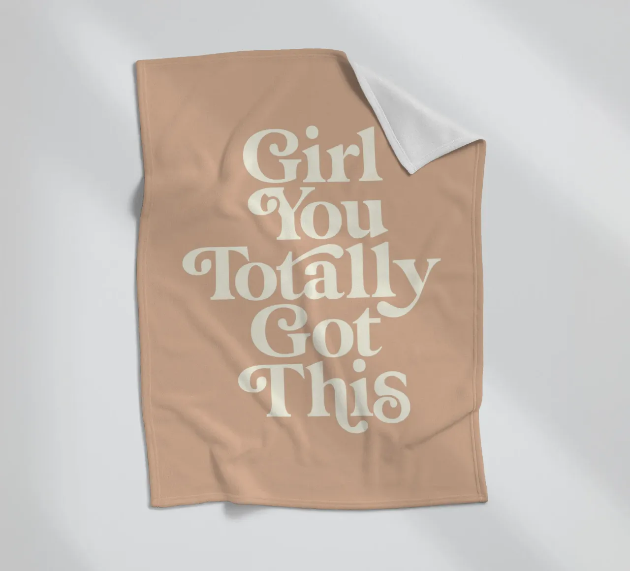 Ragazza, questo design tipografico è assolutamente perfetto coperta in pile da THE MOTIVATED TYPE