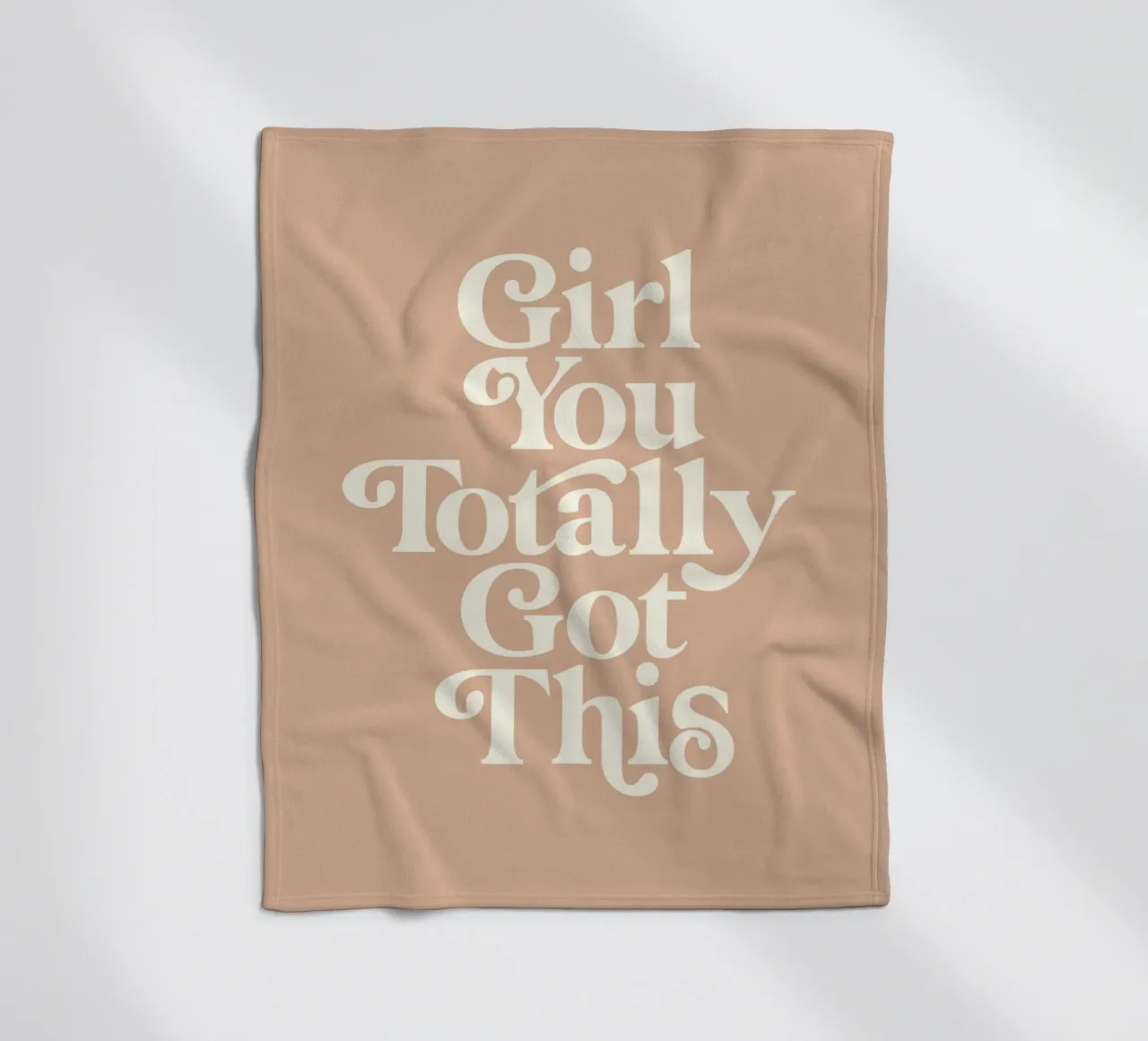 Ragazza, questo design tipografico è assolutamente perfetto coperta in pile da THE MOTIVATED TYPE