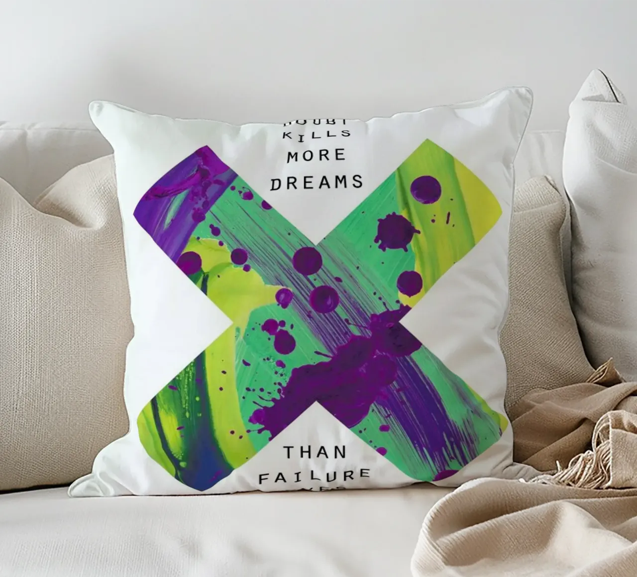 Doubt Kills More Dreams cuscino da Hanna Kastl-Lungberg