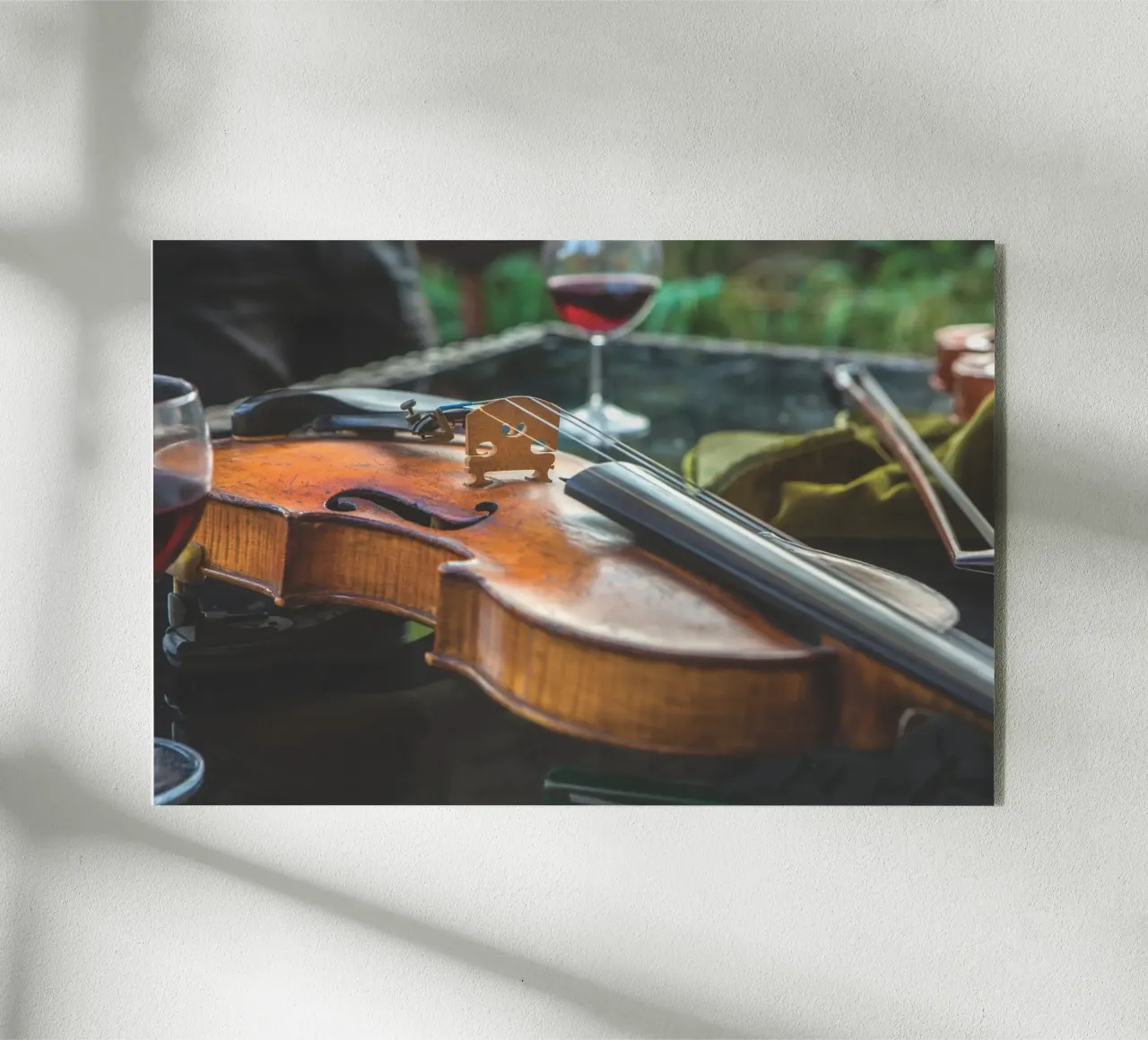 Violino e vino plexiglass da Dave Hare Photography