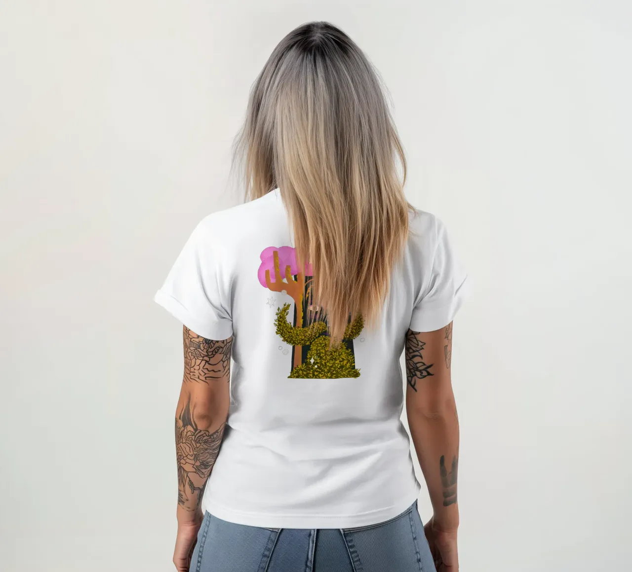 Albero magico con barba di muschio illustrazione t-shirt da Bold & Beautiful