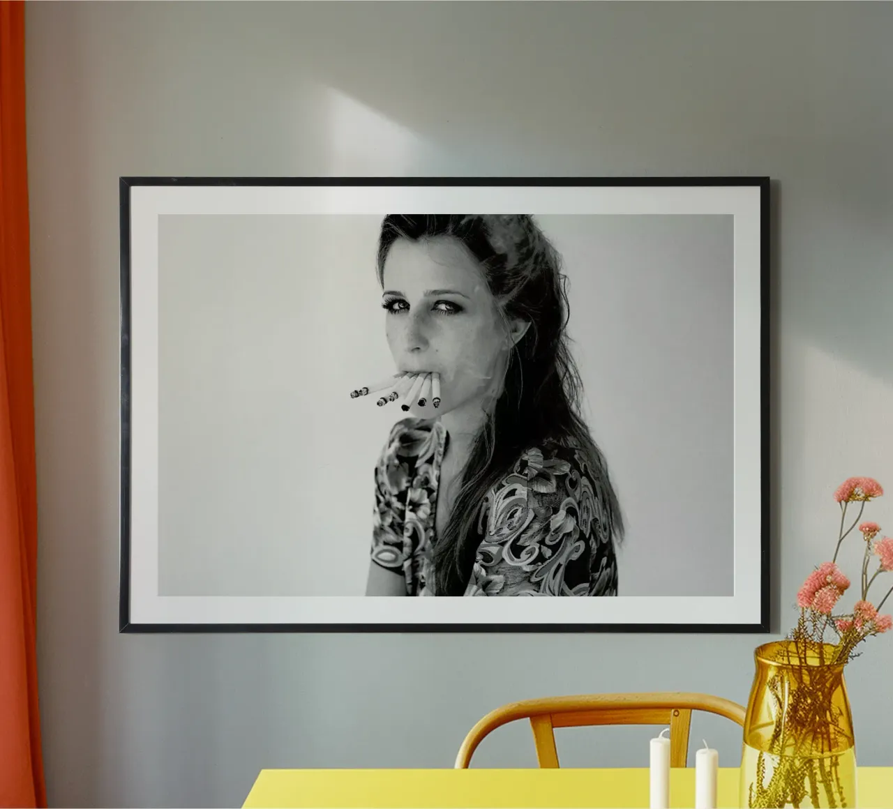 Smoke poster con telaio in plastica da Aysha Banos