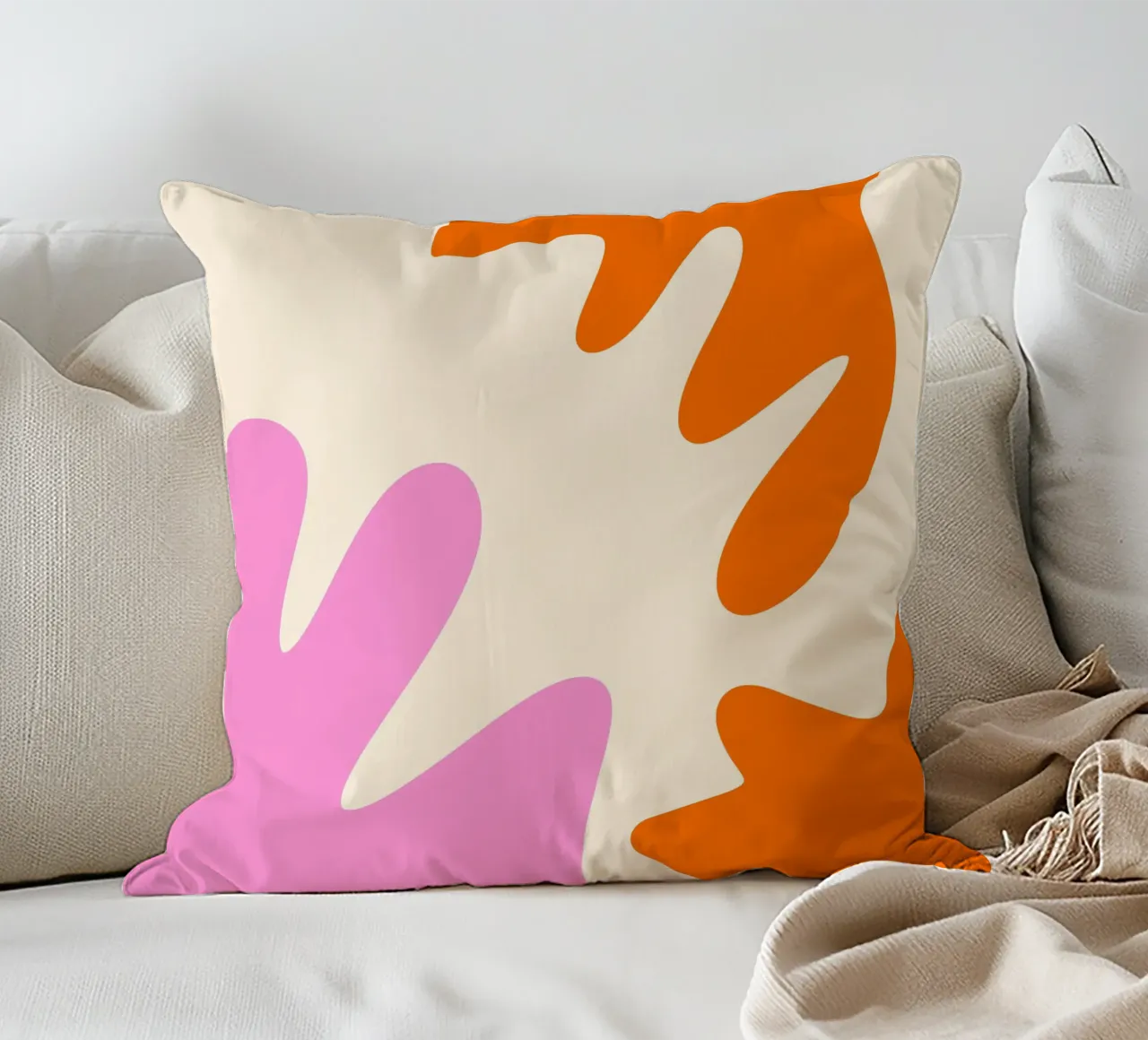 Forme astratte e moderne - rosa, arancione e crema cuscino da Wackapacka
