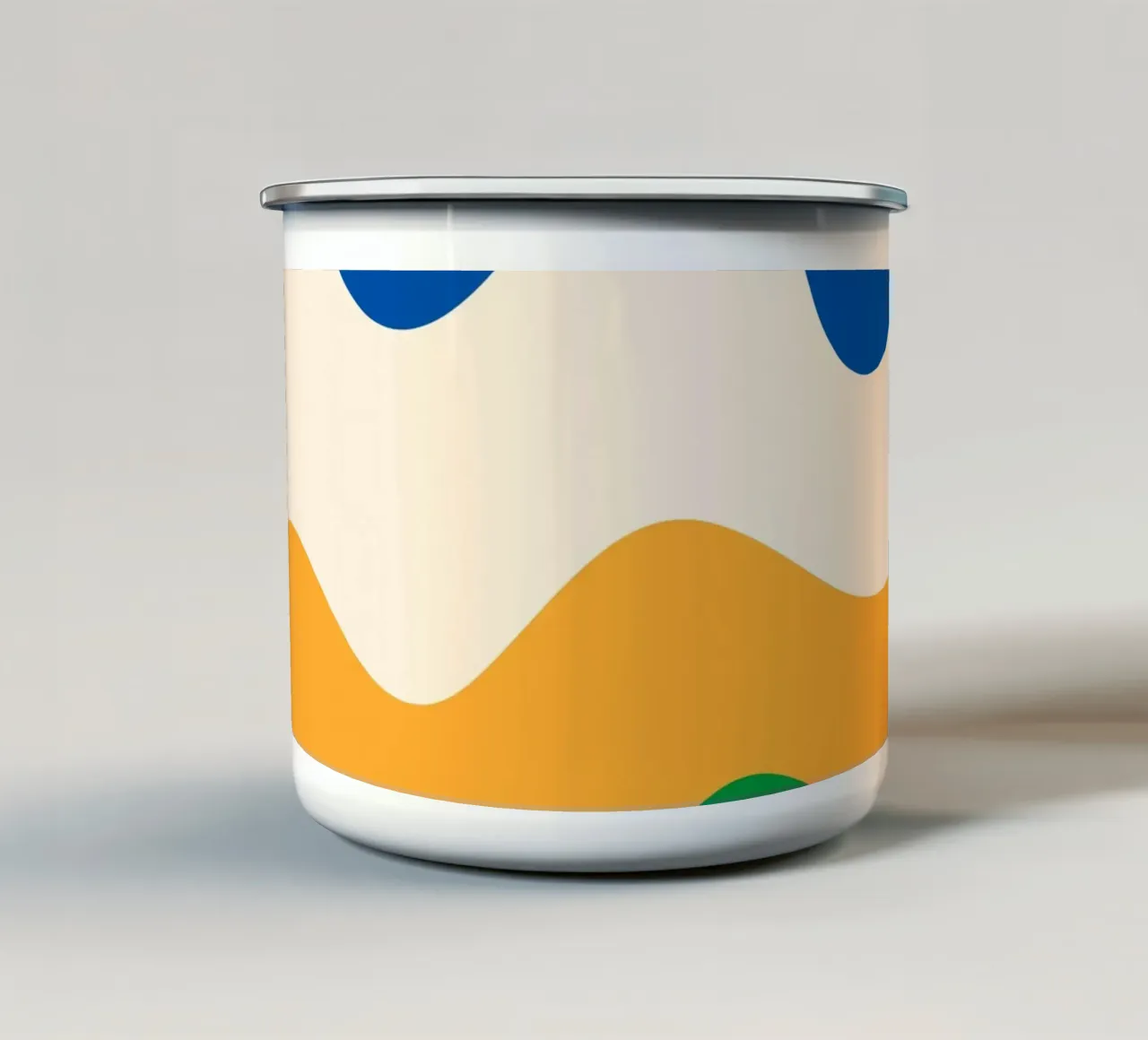 Forme astratte e moderne - blu, verde, giallo e crema tazza in smalto da Wackapacka