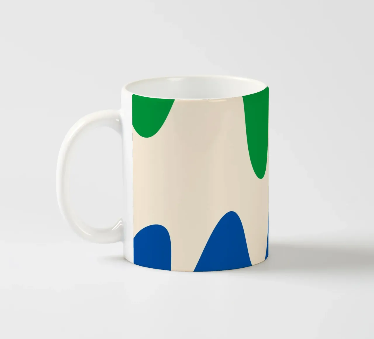 Forme astratte e moderne - verde, blu e crema tazza in ceramica da Wackapacka