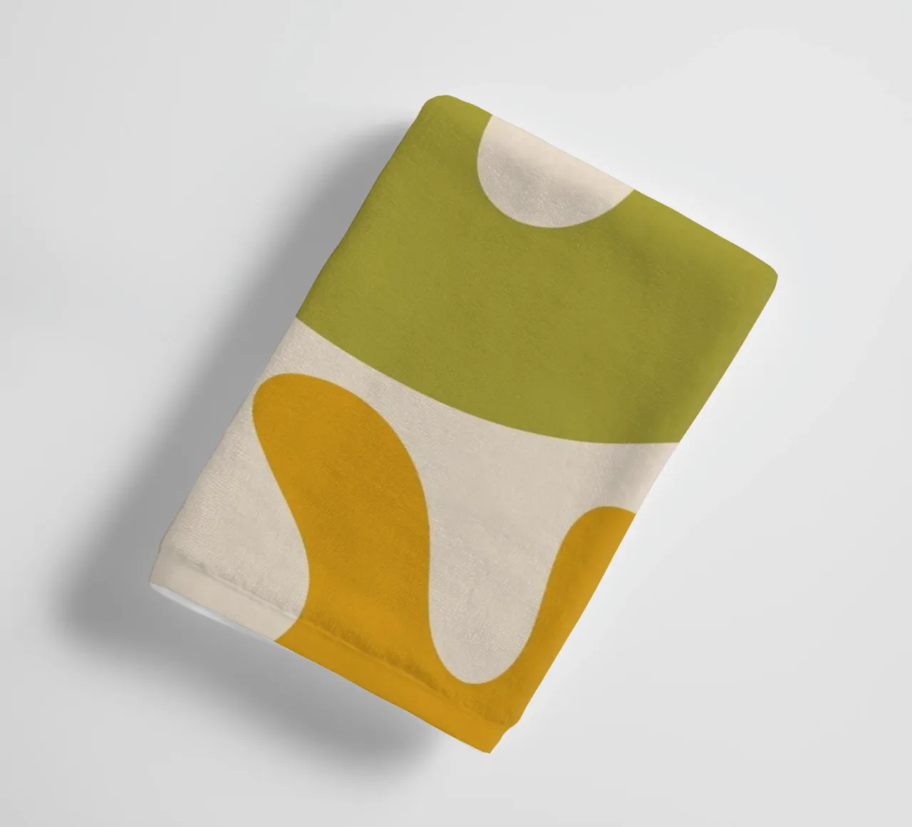 Formes abstraites modernes - vert, sauge, ocre, crème serviette de bain de Wackapacka