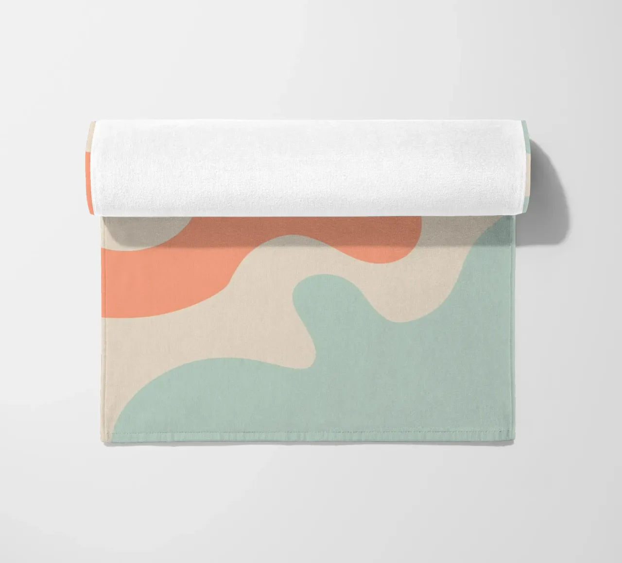 Forme astratte e moderne - corallo, blu, crema telo mare da Wackapacka