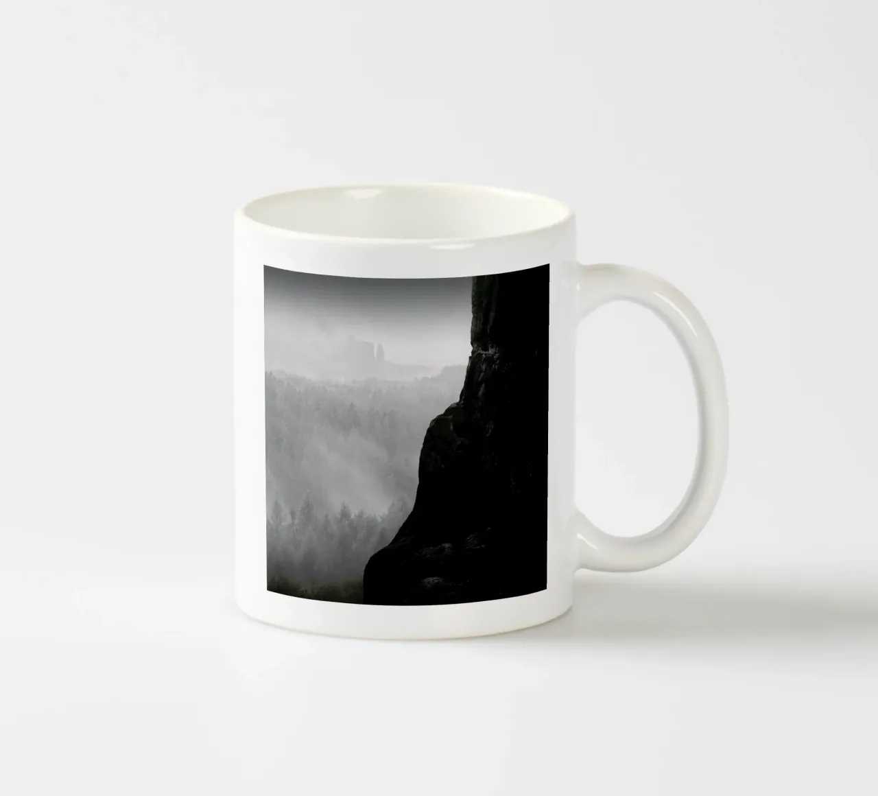 Veil of Mysteries, Neuer Wildenstein tazza in ceramica da Håggard Photography | Ronny Behnert