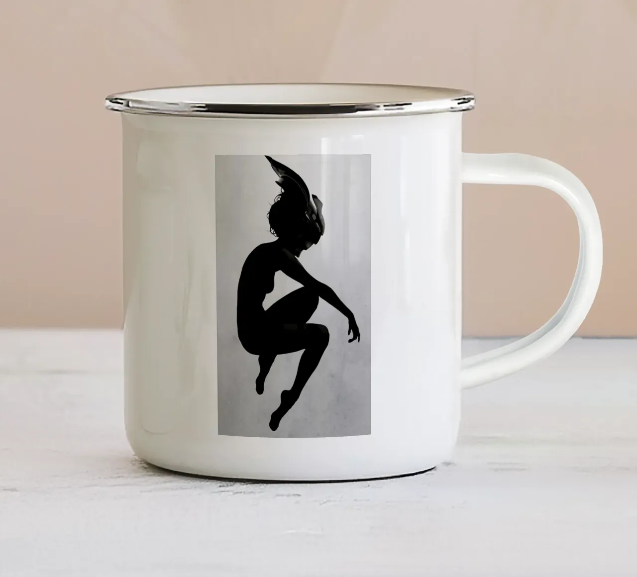 Meander tazza in smalto da Ruben Ireland